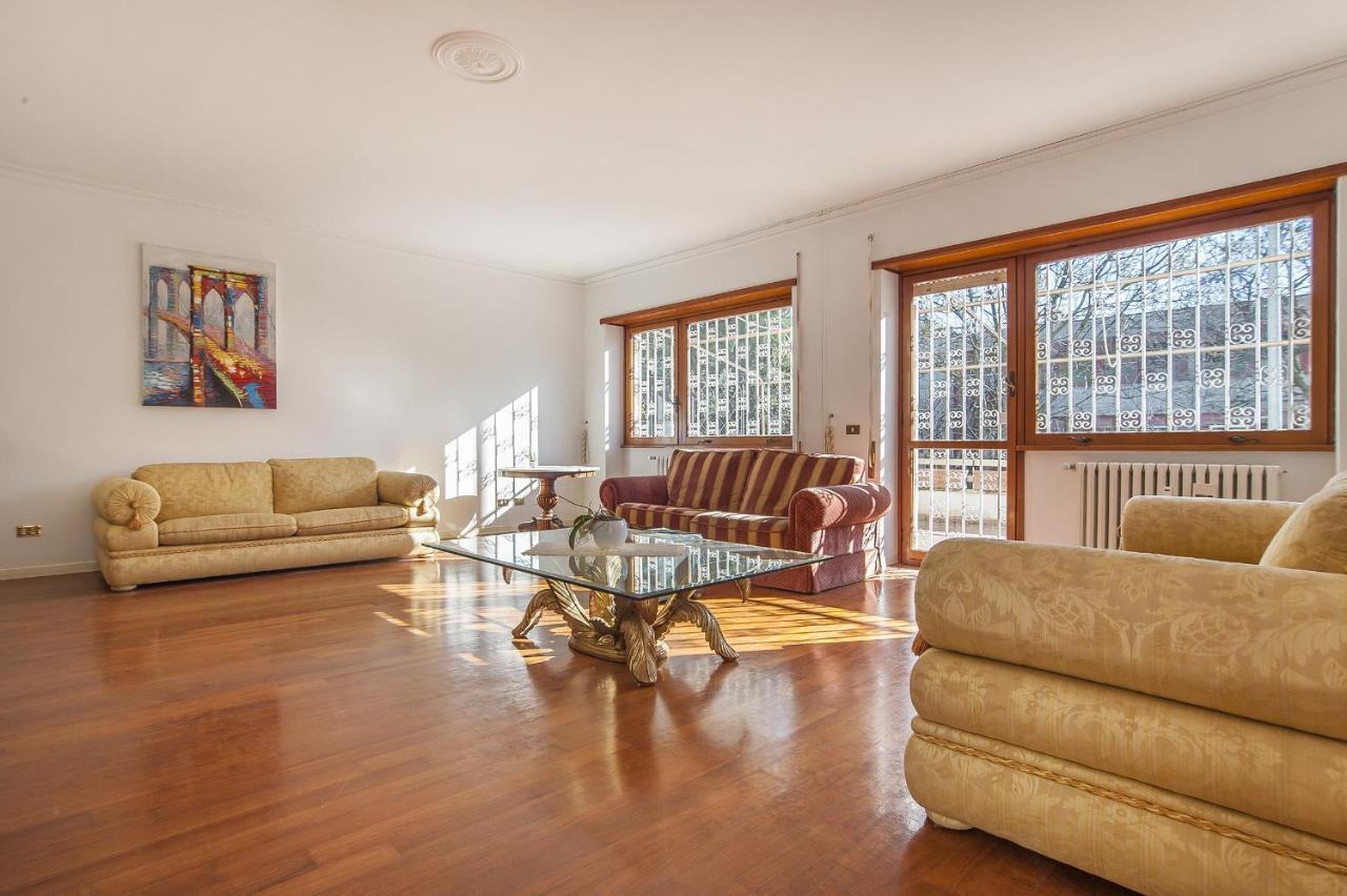 Eur Luminous And Large Family Terrace Apartment Roma Exterior foto